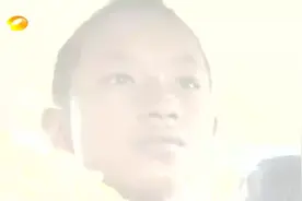 易虎臣帮助小黑，见到了六年没见的父亲，父子相拥让小黑泪水决堤