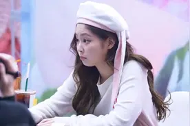 BLACKPINK成员JENNIE：《SOLO》PHOTOBOOK发售纪念粉丝签名会