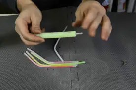 不会发光的荧光棒放进冰箱，结果又亮了