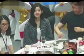 18元的麻辣火锅竟让章泽天吃的超开心，难怪刘强东当初会选择她！视频封面