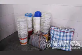 旅客春节回乡礼物寄牵挂 有人收集50个空油漆桶图片