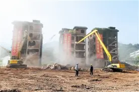 深圳龙华新区强拆13栋近20年违建图片