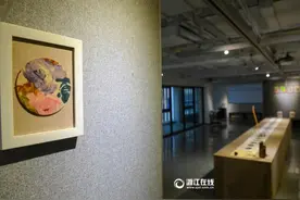 废弃光盘变废为宝 摇身成为“艺术品”图片