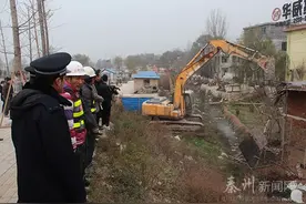 秦州区依法处置成纪新城片区违法建设行为图片