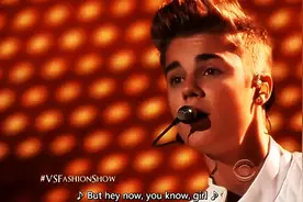 贾斯汀比伯上演维密音乐秀，声线优雅，旋律动听，爆好听图片