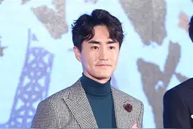 杨玏否认杨立新离婚传闻：爸妈的感情很好图片