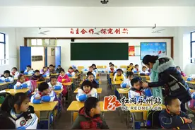 零陵108名留守儿童感恩节与父母“亲情连线”图片