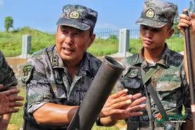 看，军校教员就是这么帅！图片