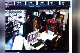 小偷网吧专偷睡觉的 监控全记录视频封面