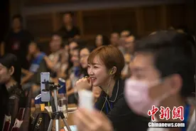 网络直播新规明起实施：主播不能“任性” 弹幕要文明图片