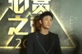 黄景瑜结婚登记疑似曝光，工作人员未予回应，网友：怕是石锤了！视频封面