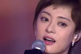 孙俪解释自己鼻子挺 眼睛那么大的原因，听完全场爆笑！视频封面