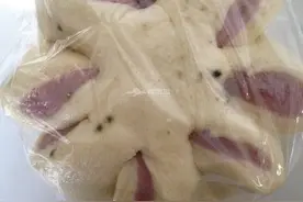 青岛金沙滩希尔顿五星级酒店 年货竟长了霉点图片