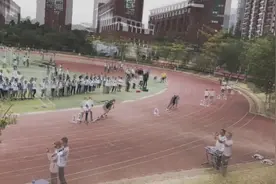 高三8班，43秒04打破高中男子4*100米纪录