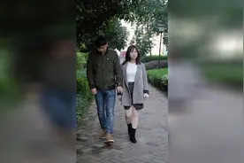 男生突然牵你的手，你该怎么办