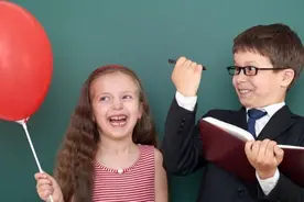 英媒盘点小学生校园趣事 学生:雨中打闹很难忘图片