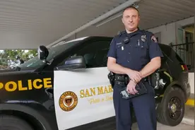 美国洋警察会说中文 称易得信赖盼更好服务华裔图片