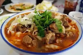 西安北到延安加开动车了！带你在寒冬里吃一碗喷香的羊肉面！图片