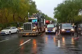 "变形金刚" 车队霸气穿行哈尔滨丨擎天柱带了9个汽车人图片