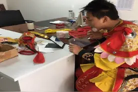 孙悟空开出租 只需5000元帅小伙变身毛猴子图片