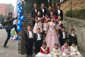 一场别开生面的公益模拟婚礼图片