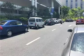 注意了！火车站北广场停车场下月起错峰收费！15分钟内免费，上不封顶！图片