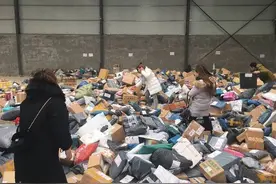 陕西这家公司的快递小哥~今天不来了！他们罢工了，几千个包裹没人送！心塞啊……图片