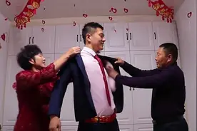 农村小伙结婚，父母亲手为儿子穿衣打扮，既温馨又幸福！