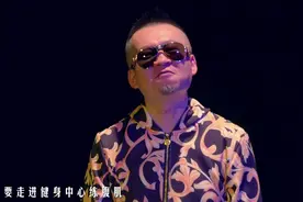 老猫、杨望展示《八块腹肌》，令无数美女痴狂