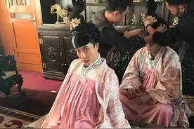 薛之谦新戏结束如释重负 杀青宴上喝到呕吐断片图片