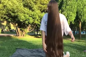 这就是长发的好处，又美又显气质，看着让人羡慕