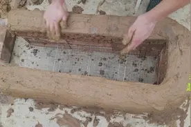 用泥和砖自己垒了烧烤炉，顺便做了个叫花鱼，没想到味道这么好