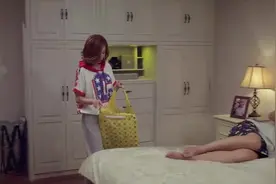 美女调侃老公：我妈45，你42，女大三抱金砖！老公的回答笑死我了视频封面