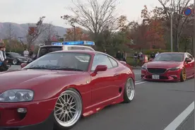 日本改装聚会的各色改装车 其中阿特兹装扮的很漂亮