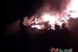 赣州金色春城小区发生火灾 多辆电动车被烧毁图片