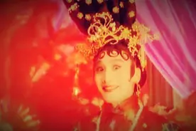 这段93年梁家辉与张国荣《双飞燕》太经典，扮女人只服梁家辉图片