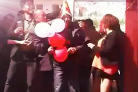 山西长治婚礼风俗，新郎被朋友打得好爽视频封面