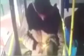 #夹江 疑似四川夹江公交车爆炸监控：嫌疑人上车点燃爆炸物视频封面