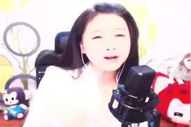 当年网红主播菲儿能够赚百万，听她唱歌真的是值这个钱！视频封面