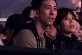 前夫娶林若亚！贾静雯揪老公修杰楷看五月天视频封面