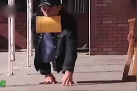 男子只有半个身体，却坚强的活了下来，后来还能结婚生子视频封面