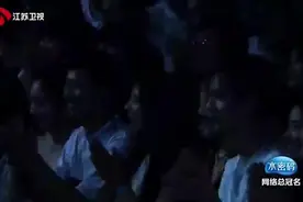 深情演唱《我怀念的》，身材声线皆似邓超，会是他吗