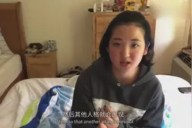 多重人格少女Jess的副人格，在镜头前解答人格之间的交流等问题