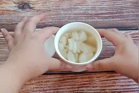 寒冷的冬季，来一碗“鲜百合蒸梨”，润肺养颜，老少皆宜！