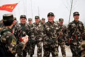 武警部队司令员王宁上将亲临一线，指导部队冬季野营拉练图片