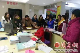 独生子女证即将停办 商南居民扎堆办理图片