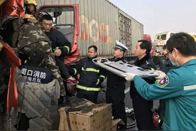 宁洛高速周口沈丘段24辆车连撞！已致1死6伤图片