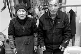 美味豆腐受热捧 旌德八旬老夫妇免费帮村民做豆腐图片