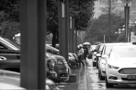 春节期间这些地方停车位限时免费图片