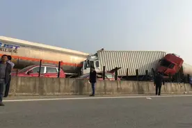 二广高速湖南临澧县境内发生多起交通事故，已3死1伤图片